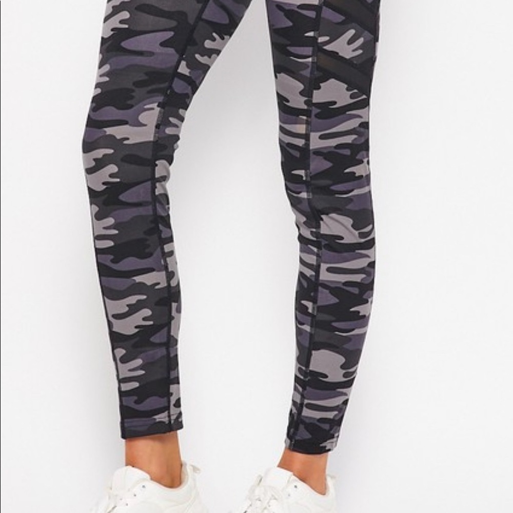 NEW GRAY CAMO LEGGINGS